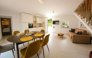 a kitchen and living room with a table and chairs at Casa Viva in Umag