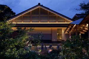 a house with a view of a garden at 間人温泉 炭平 in Kyotango