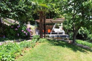 Zahrada ubytování Apartments with parking spaces Opric, Opatija - 7753
