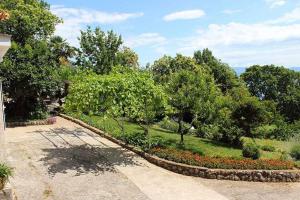 Zahrada ubytování Apartments with parking spaces Opric, Opatija - 7753