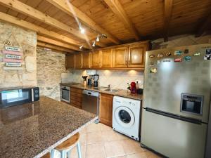 a kitchen with a refrigerator and a washer and dryer at Angel's House in Alcobaça