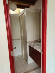 Ένα μπάνιο στο Alquiler Casa de Campo Asia Cañete