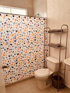 Et badeværelse på Casa Frente a Alberca cerca de playa