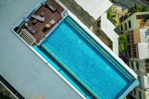 Bazén v ubytování Kana Triple L Hotel Phuket普吉岛卡娜3L酒店 nebo v jeho okolí