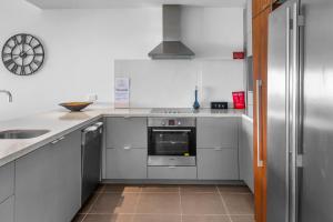 Cucina o angolo cottura di Whitsunday Reflections