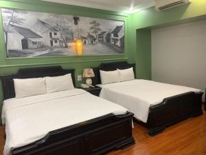 Postel nebo postele na pokoji v ubytování Hanoi Sunshine Hotel