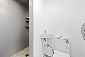 Gallery image of Detached Double Room - Seconds to Transport & Shops - Shared Bathroom in Killara +30 photos