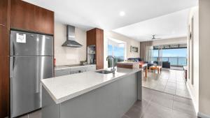 Cucina o angolo cottura di Whitsunday Reflections