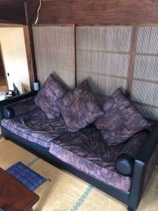 Istumisnurk majutusasutuses ゲストハウス+カフェわ　１日１組限定！ 築１００年の農家の古民家で宿泊体験、薪でお風呂沸かせます。焚き火もできます。