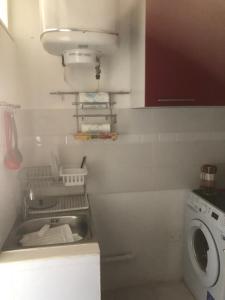 Η κουζίνα ή μικρή κουζίνα στο La ROUDOULE