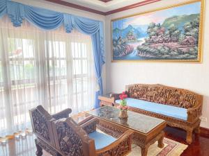 a living room with a couch and a table at Huahinpoolvilla in Hua Hin
