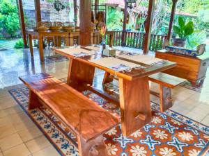 Restoran atau tempat lain untuk makan di NDALEM NITIHARDJAN
