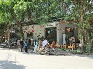 a group of people standing in front of a store at Vi TamCoc Hotel in Ninh Binh