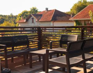 Balkón nebo terasa v ubytování Hotel Bar Tabac Point Chaud L'Ecureuil