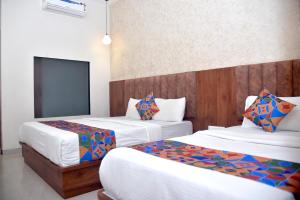 Postel nebo postele na pokoji v ubytování Hotel Pride Inn