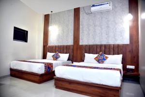 Postel nebo postele na pokoji v ubytování Hotel Pride Inn