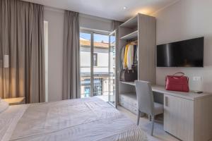 a bedroom with a bed and a desk with a red bag at Ilenia's Boutique Rooms in Follonica