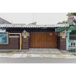 Fotografie z fotogalerie ubytování Reddoorz Syariah at House Of Melati Kepanjen v destinaci Malang