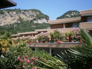 a building with flowers on the side of it at Residence Cascata Varone in Riva del Garda