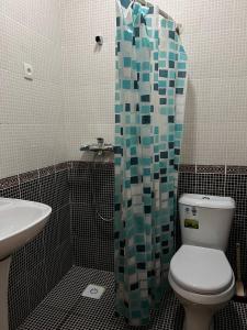 Ένα μπάνιο στο Best cheap guest house Muxta-Sham Karavansaray