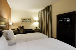 Babylon Rotana Hotel客房内的一张或多张床位