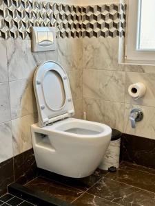 Koupelna v ubytování Zeus Hotel