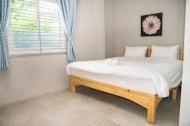 Posteľ alebo postele v izbe v ubytovaní Chiang Mai Bann Income Homestay