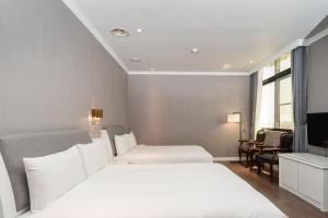 Postel nebo postele na pokoji v ubytování Fu Hsiang Hotel