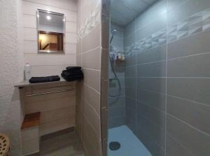 Bilik mandi di Appartement T2 CHEZ MOET +16 gambar