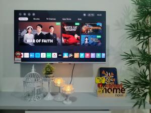 TV i/ili multimedijalni sistem u objektu Seremban Pool View 5-6 pax Suite