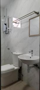 Kupatilo u objektu Seremban Pool View 5-6 pax Suite