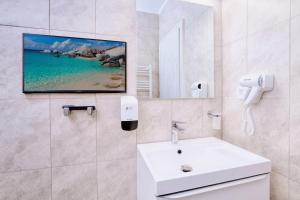 Ένα μπάνιο στο Eros Beach Resort +82 φωτογραφίες