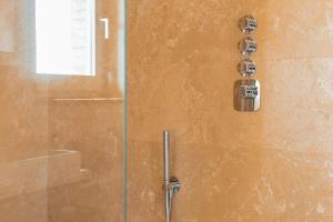 A bathroom at Mastrojanni Relais