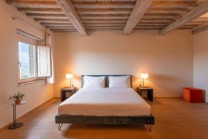A bed or beds in a room at Mastrojanni Relais