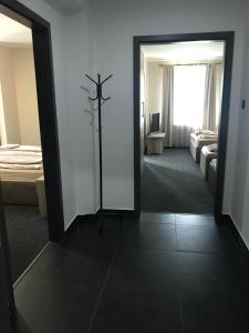 Łóżko lub łóżka w pokoju w obiekcie 4 hálószobás Pihenj Meg Vendégház