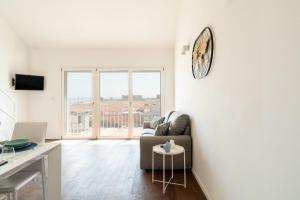 TV a/nebo společenská místnost v ubytování Lolita's Beachfront Loft by Wonderful Italy