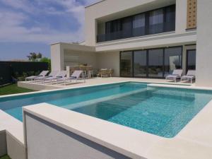 Πισίνα στο ή κοντά στο Villa Nikandra - A designer's dream -