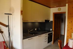 Dapur atau dapur kecil di Le Petit Refuge - Lupins