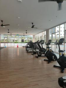 Pusat kecergasan dan/atau kemudahan kecergasan di Khatrina 3BR Alanis Residence