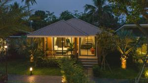 Zahrada ubytování SeeView Resort (ซีวิว รีสอร์ต)