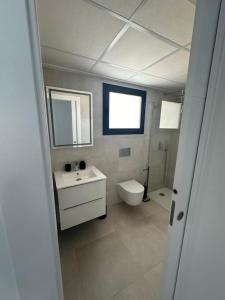 Ένα μπάνιο στο VILLA 45 Gran Alacant ,Alicante , Swimming Pool ,