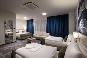 Postel nebo postele na pokoji v ubytování Košice Hotel