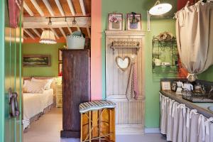 a room with a bedroom with a bed and a table at Il Vecchio Milipano in Montepulciano