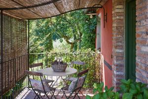 a patio with a table and chairs on a porch at Il Vecchio Milipano in Montepulciano