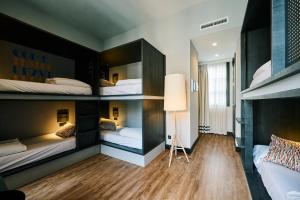 a room with two bunk beds and a lamp at TOC Hostel Malaga in Málaga