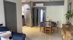 A seating area at Apartament Centre Platja