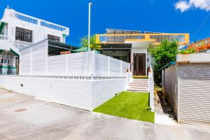 Το κτήριο όπου στεγάζεται  η παραθεριστική κατοικία