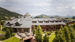 Nespecifikovaný výhled na hory nebo výhled na hory při pohledu z hotelu