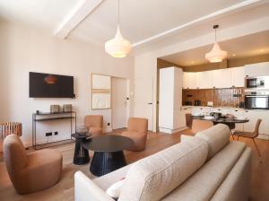 a living room with a couch and a table at Appartements de Louise in Lille
