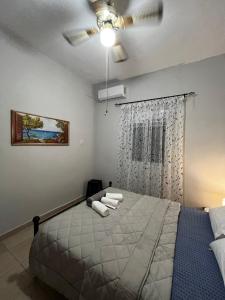 En eller flere senge i et værelse på Agnanti